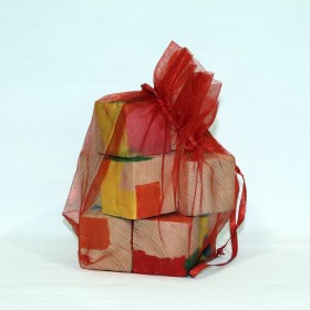 Jogo com Cubos de Madeira