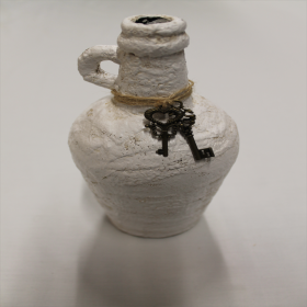 Peça Decorativa - Garrafa com Chaves