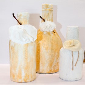 Conjunto de Garrafas Decorativas com Flores