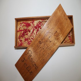 Caixa de Madeira "Páscoa Feliz"